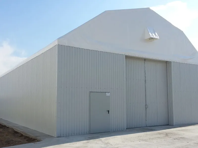 Temporary storage building with weatherproof cladding